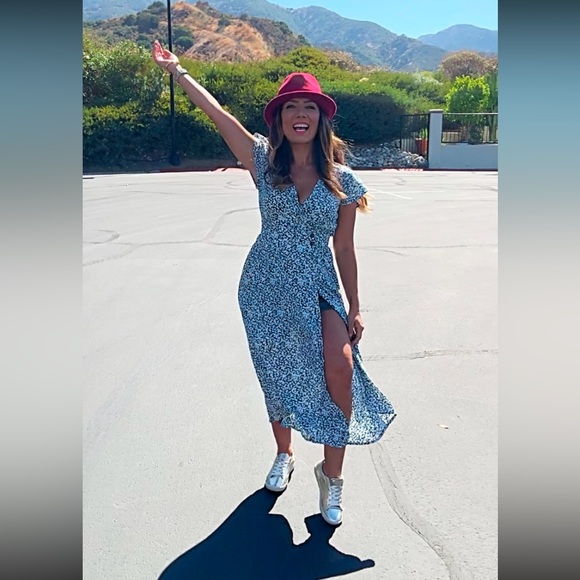 Nidhal is LIVE!!! LET’S SHOP 🛍️ - Picture 6 of 16